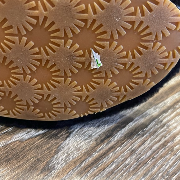 Ugg Black Fuzzy Sandals/Slippers-Sz-6 - Picture 7 of 9